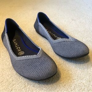 Rothy’s 7.5 round toe flat black and white